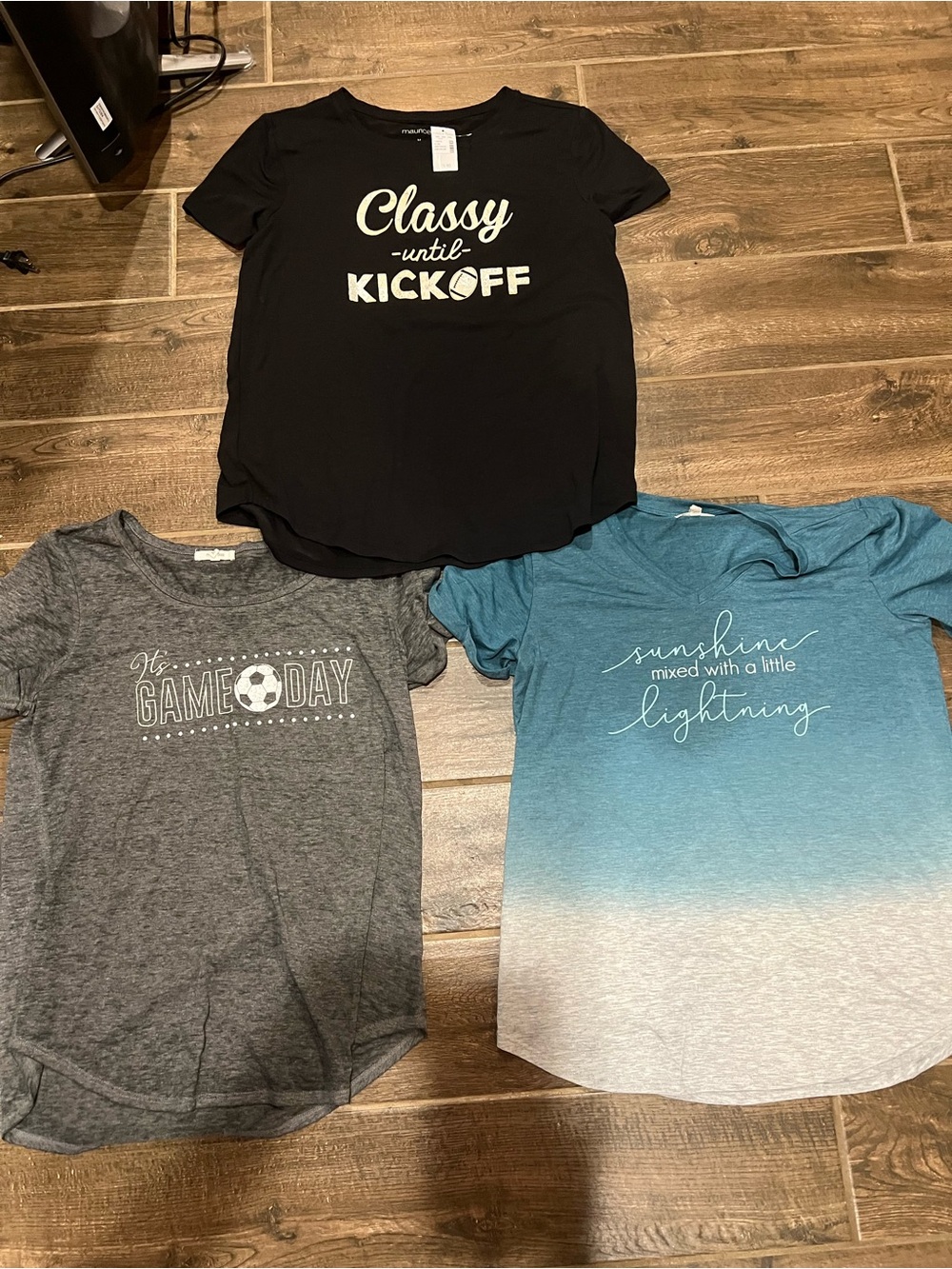 Women’s size M- Maurice’s T shirt bundle. 1 is NWT!!